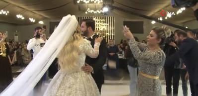 Aşiret d&uuml;ğ&uuml;n&uuml;nde geline takılan altın ve paralar dudak u&ccedil;uklattı
