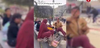 Gazze'de acı g&ouml;r&uuml;nt&uuml;: Şehit ve yaralı iki oğlunu eşek arabasıyla hastaneye taşıdı