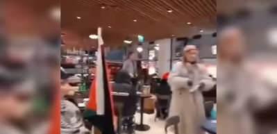 Soykırımcı İsrail yönetimi dünya halklarını ayağa kaldırdı! Finlilerden Starbucks'ta eylem