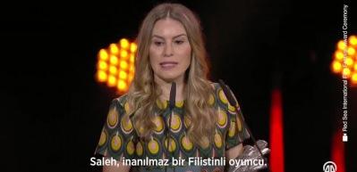 &Uuml;nl&uuml; y&ouml;netmenin &ouml;d&uuml;l t&ouml;renindeki s&ouml;zleri b&uuml;y&uuml;k alkış aldı
