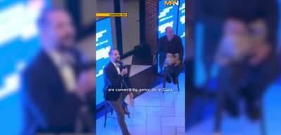 ABD'de İsrail propagandasının yapıldığı toplantıya halk tepki g&ouml;sterdi! 