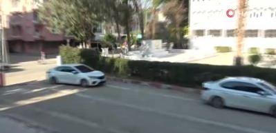 Adana'da garip asayiş olayı! Kız arkadaşına &ccedil;arpan aracı yaktı