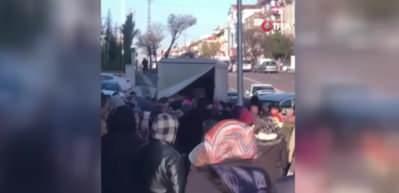Ankara'da bedava bardak izdihamı: Birbirlerini ezdiler