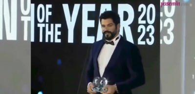 Burak Özçivit'ten ödül törenine damga vuran mesaj!