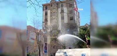 İnanılmaz anlar! Yıkım esnasında 6 katlı bina yerle bir oldu...