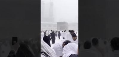 Kabe'de kar g&ouml;r&uuml;nt&uuml;leri g&uuml;ndem oldu! Ger&ccedil;ek ortaya &ccedil;ıktı