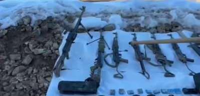 TSK Pen&ccedil;e Kilit Operasyonu b&ouml;lgesinde bir mağarada &ccedil;ok sayıda silah ve m&uuml;himmat ele ge&ccedil;irdi