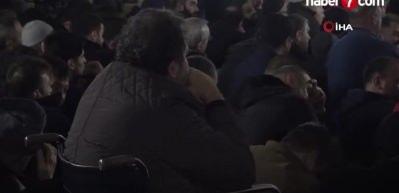 Yılın ilk sabah namazında binlerce kişi Ulucami'de şehitler i&ccedil;in dua etti