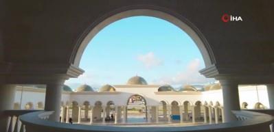  İbadete a&ccedil;ılmasına sayılı g&uuml;nler kalan Dr. Suat G&uuml;nsel Camii b&uuml;y&uuml;k a&ccedil;ılışa hazır