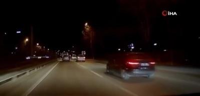Trafik ter&ouml;r&uuml; kamerada! Makas atarken faciaya neden oldu, işte o anlar