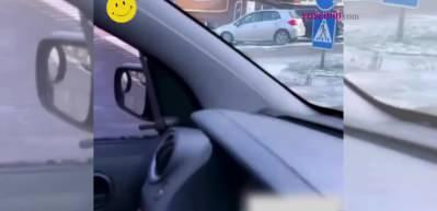 Görme engelli sahibine rehberlik eden köpek duygulandırdı! 
