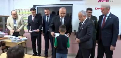 Hediyesini beğenmeyen küçük kız Vali'ye küstü! O anlar yüzleri gülümsetti