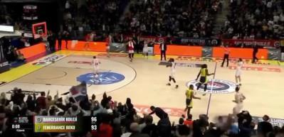 Kendi yarı sahasından basket attı! Fenerbah&ccedil;e Beko ma&ccedil;ı uzatmada kopardı