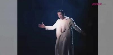 Özbek pop yıldızı Aziz Yuldashev rahmetli sanatçı Murat Göğebakan'ın şarkısını seslendirdi