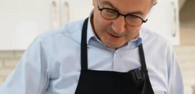 Lavabo giderini yapmak için Youtube'u kullandı! Usta herkesi şoka soktu