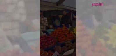 Ünlü manken Azra Akın'dan salı pazarı paylaşımı! Sebzelerini tek tek elleriyle seçti