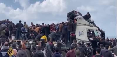 Siyonist İsrail, gıda yardımı alan Gazzelilere ateş a&ccedil;tı!