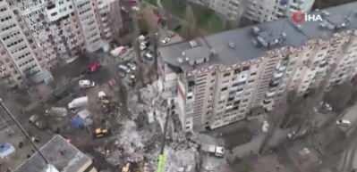 Rusya&rsquo;nın Odessa&rsquo;da apartmana d&uuml;zenlediği saldırıda can kaybı y&uuml;kseliyor! Korkun&ccedil; g&ouml;r&uuml;nt&uuml;ler