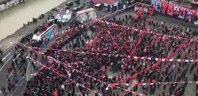 &Ouml;zg&uuml;r &Ouml;zel, Zonguldak'ta boş meydana konuştu