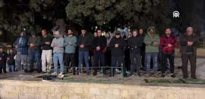 M&uuml;sl&uuml;manların ilk kıblesi Mescid-i Aksa&rsquo;da ilk teravih namazı eda edildi
