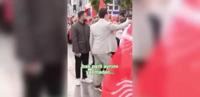 CHP'liler, AK Parti'nın Karşıyaka adayı İsmail &Ccedil;ift&ccedil;ioğlu'nu karşılarında g&ouml;r&uuml;nce &ouml;vg&uuml;ye boğdu