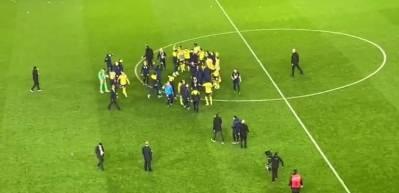 Fenerbah&ccedil;e "Ligden &ccedil;ekilme" toplantısı yapıyor! İşte KAP'a yapılan o bilgilendirme