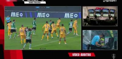 Hakem, penaltı kararını t&uuml;m stada a&ccedil;ıkladı