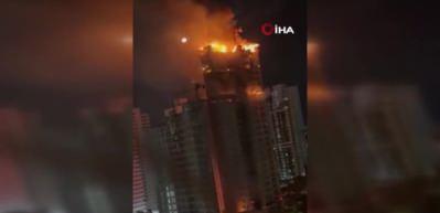 Brezilya’da inşaat halindeki 33 katlı binayı alevler sardı