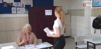 Nilperi Şahinkaya'nın oy zarfıyla imtihanı! Sandık başında zor anlar yaşadı