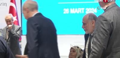 TBMM Başkanı Kurtulmuş, Dar&uuml;laceze'deki sakinlerle iftar yaparak bir araya geldi
