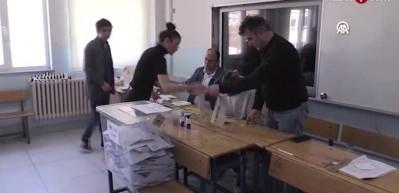 ADP en d&uuml;ş&uuml;k oy alan parti oldu