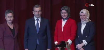 Ahmet Cin, Pendik Atatürk Kültür Merkezi'nde düzenlenen törenle mazbatasını aldı