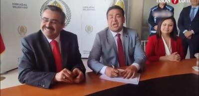 Resmi sonu&ccedil;ları beklemeyip koltuk değişimi yaptılar