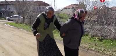 T&uuml;rkiye'nin en yaşlı se&ccedil;meni 117 yaşındaki Arzu nine oyunu kullandı