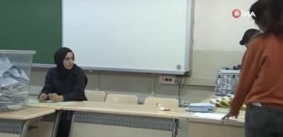 Van'Iın b&uuml;t&uuml;n il&ccedil;elerini DEM Parti kazandı