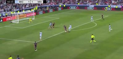 Messi attığı golle klasını konuşturdu! 