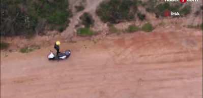 Pikachu kasklı motosikletli ormana g&ouml;md&uuml;ğ&uuml; uyuşturucuyu alırken yakalandı!