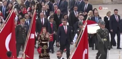 23 Nisan Kutlu olsun! Milli Eğitim Bakanı Yusuf Tekin &ouml;ğrencilerle Anıtkabir'de
