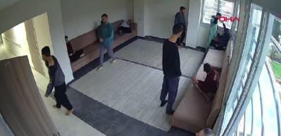 Engelli bakım merkezindeki şiddet kamerada! Otizmli gence saldırdı