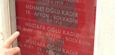 Hasta yatağındaki dayısının arzusunu yerine getirerek &Ccedil;anakkale şehidi b&uuml;y&uuml;k dedesinin mezarını buldu
