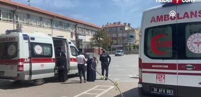 Kayseri'de 24 &ouml;ğrenci zehirlenme ş&uuml;phesiyle hastaneye kaldırıldı