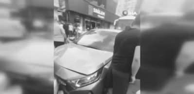 Adana&rsquo;da iş yerine d&uuml;zenlenen silahlı saldırıda otomobiliyle seyreden kadın s&uuml;r&uuml;c&uuml; vuruldu