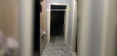 Mutfağın kapı çocuk silüeti çok korkuttu! Gerçek ise birkaç saniye sonra ortaya çıktı