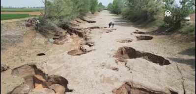 Konya'da metrelerce derinlikteki obruklar korkuttu