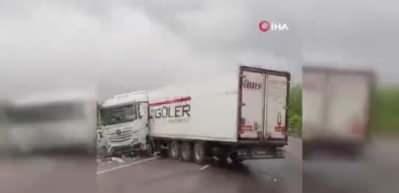 Adana'da feci kaza! 7 ara&ccedil; birbirine girdi: 2'si ağır 6 kişi yaralı