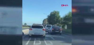 Bakırköy'de makas atan otomobil sürücüsü kaza yaptı