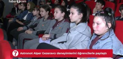 Alper Gezeravcı: Gittiğim her yerde gen&ccedil;lerin g&ouml;z&uuml;ndeki heyecanı g&ouml;r&uuml;yorum