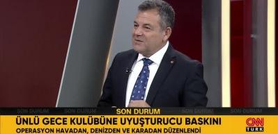 &Uuml;nl&uuml; gece kul&uuml;b&uuml;ne toplantı sırasında baskın! Kıskıvrak yakalandılar