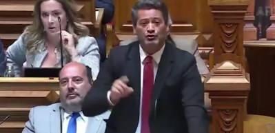 Portekizli siyaset&ccedil;iden meclis k&uuml;rs&uuml;s&uuml;nden T&uuml;rklere hakaret! 