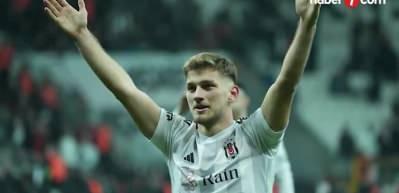 Beşiktaş'ın gen&ccedil; yıldızı Semih Kılı&ccedil;soy yaptığı hareket ile g&ouml;n&uuml;lleri fethetti!
